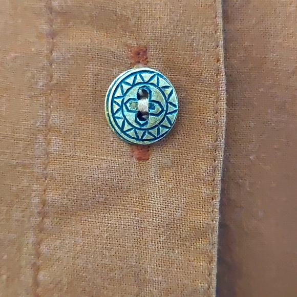 Etched button Burnt Orange/ Rust colored Short sleeve Top - Picture 2 of 2